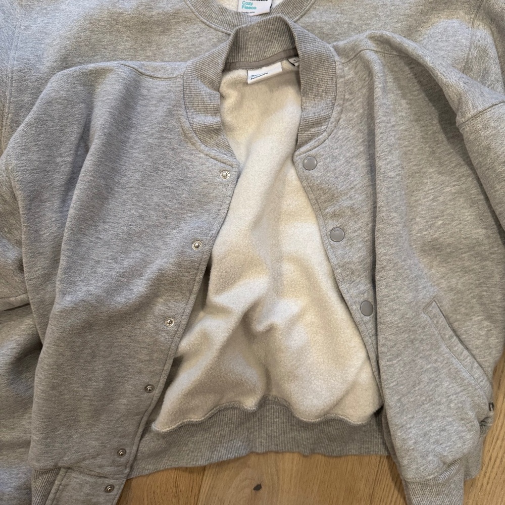 Aritzia TNA Sweatshirt & Sweatshirt Bomber